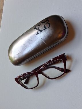 Gwen Stefani Burgundy Cat-Eye Glasses with Metallic-look Case